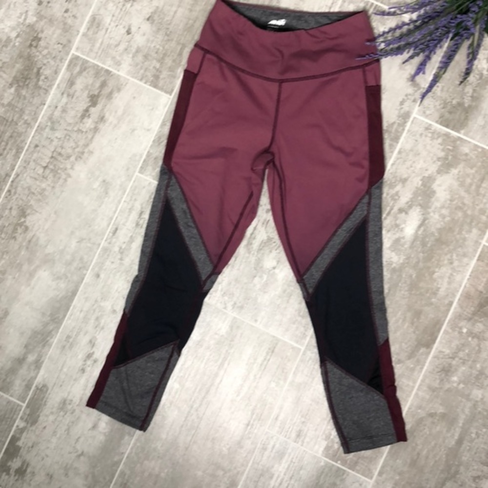 AVIA Workout Capri Length Athletic Leggings Size XS